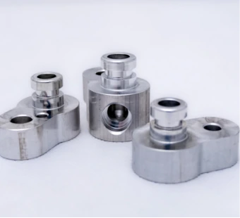 Satz Aluminium-Frästeile mit Hülsen