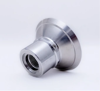 Gedrehte Aluminiumhülse mit Flansch und Innengewinde